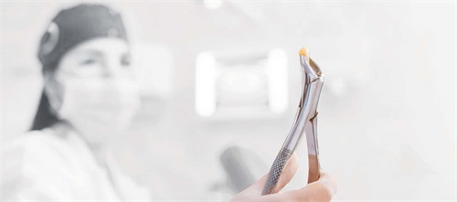 Don’t Jump to Extractions Drs. Daniel Boehne and Shane White kick off their two-part endodontic care series with case studies that reveal the risk of root fracture misdiagnosis.