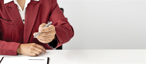 Reviews and Raises Today’s competitive job market has left many dental practices short-staffed as candidates decamp for higher-paying positions in other fields. As practice management advisor Sandie Baillargeon explains, it may be time for dentists to reconsider how they approach salary increases, even in the face of stagnant PPO reimbursements.