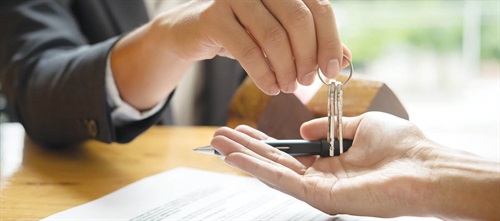 Prevent Premature Evacuation! Jason Wood, an attorney who specializes in strategic legal business advice for dental professionals, discusses and compares DSO and doctor-to-doctor practice transitions.