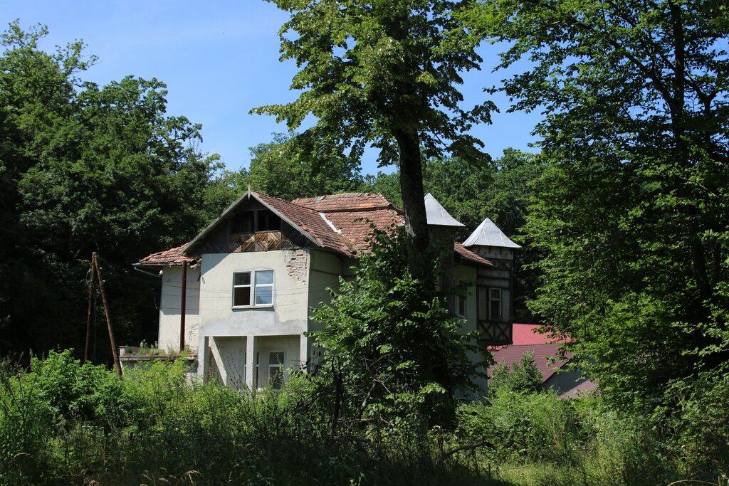 Distressed Real Estate Investing: A Beginner’s Guide