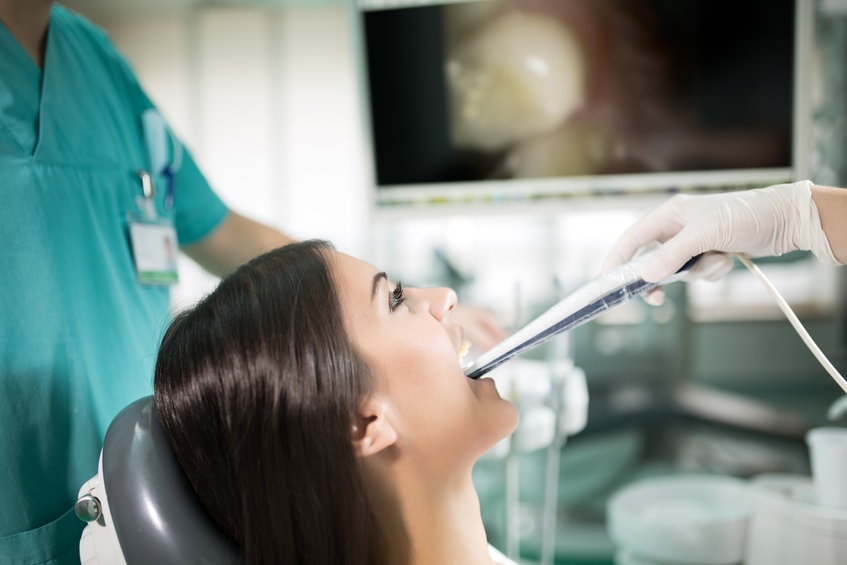 6 Advantages of Using Dental Implants