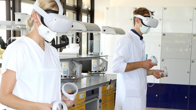 Virtual reality against toothache 