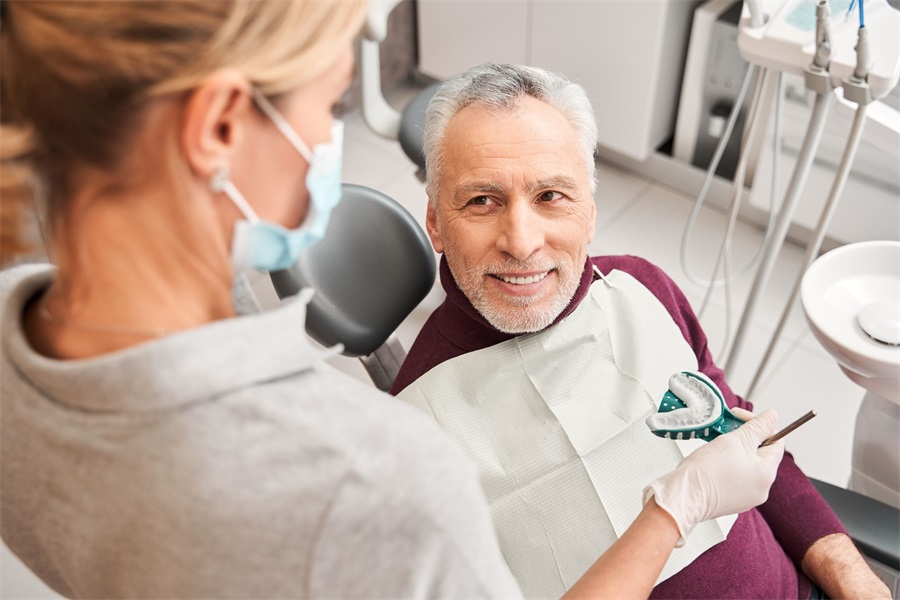 What To Expect When You First Get Dentures: A Beginner's Guide