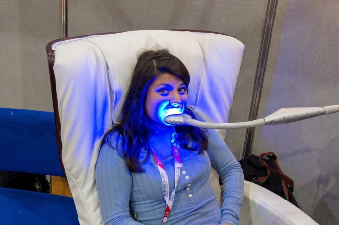 0019 Does Blue Light Whiten Teeth Without Gel? A Manufacturer's Technical Breakdown for Dental Practices