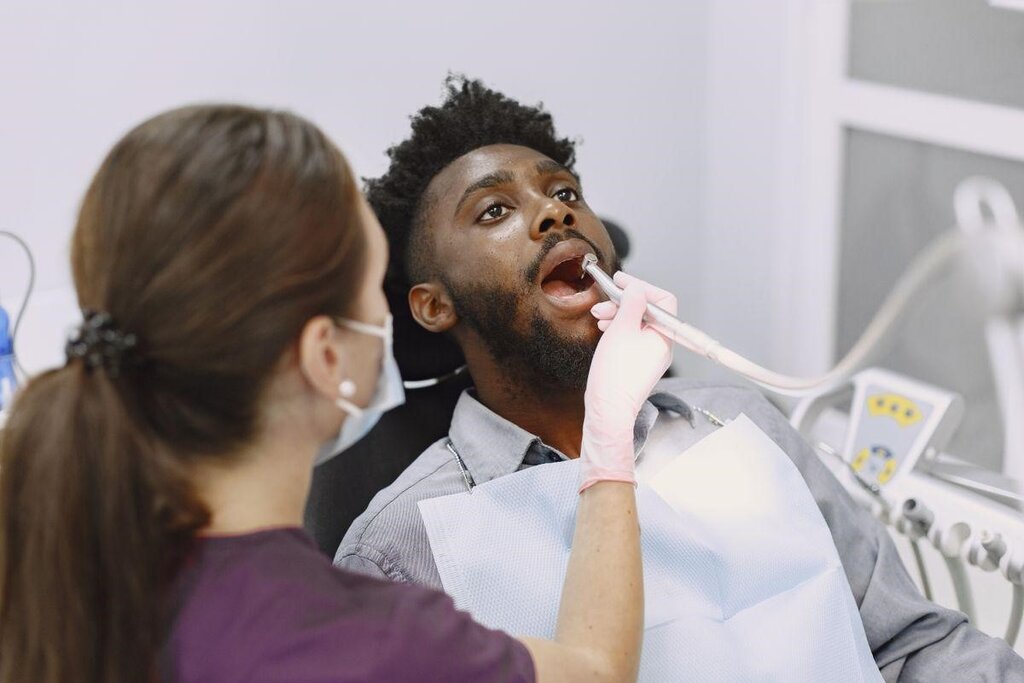 How PRF Microneedling Benefits Differ From Traditional Microneedling