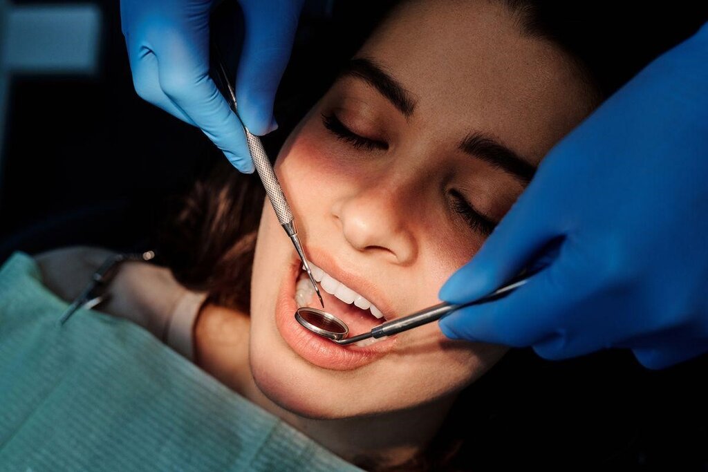 How to Handle a Severe Toothache Before You Reach an Emergency Dentist in New Port Richey