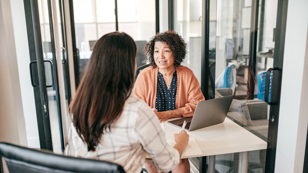 How to Hire a Virtual Assistant for Your Airbnb Business