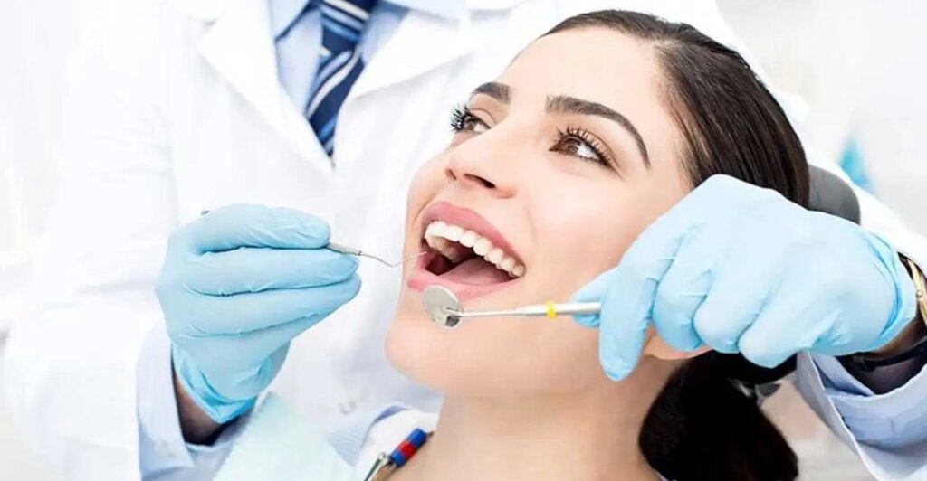 Oral Surgeon vs Periodontist for Dental Implants: Who is the better choice?
